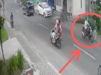 Foto: Pelaku perampokan di Jember terekam kamera CCTV.