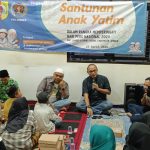 Foto: Pengurus Persatuan Wartawan Indonesia (PWI) Jember, saat menggelar santunan bagi puluhan lansia, anak yatim dan fakir miskin. Kamis (25/4/2024).