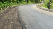 Foto: Pengaspalan jalan di KM 36,800 Jalur Gumitir Jember-Banyuwangi, tepatnya di tikungan leter S Mbah Singo kawasan Gumitir Desa Sidomulyo, Kecamatan Silo, Kabupaten Jember, telah selesai diperbaiki.