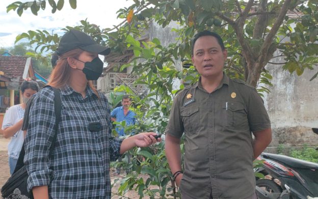 Foto: Youtuber bernama Pratiwi Noviyanthi saat datang ke Jember, setelah menerima informasi soal dugaan eksploitasi anak.