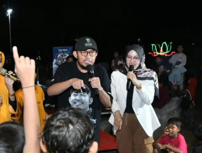 Foto: Bupati Sumenep Achmad Fauzi Wongsojudo menunjukkan perhatian dengan meningkatkan perekonomian PKL yang berjualan di Pasar Bangkal. 
