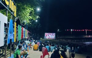 Keseruan Nobar Semifinal Piala Asia U-23 Indonesia vs Uzbekistan di Spot Pancing Pantai Matahari Lobuk
