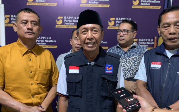 Foto: Ketua DPD Partai NasDem Jember Marsuki, saat dikonfirmasi sejumlah wartawan, Selasa (30/4/2024) petang.