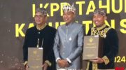 Foto: Bupati Sumenep H. Achmad Fauzi Wongsojudo bersama Ketua DPRD Sumenep KH. Abdul Hamid Ali Munir, saat menerima LHP atas LKPD tahun anggaran 2023 dari BPK Perwakilan Jawa Timur. (Foto: screenshot youtube BPK Jatim)