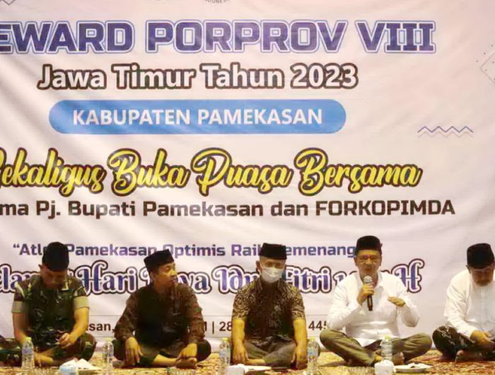 Foto: : Pj Bupati Pamekasan Masrukin memberikan sambutan saat pemberian reward atlet dan pelatih berprestasi di Porprov VIII Jawa Timur di Mandhapa Agung Ronggosukowati Pamekasan.
