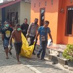 Foto: Proses evakuasi jasad nenek Suni (75), warga Dusun Sumberan, Desa Ambulu, Kecamatan Ambulu, Jember, yang jatuh ke jurang dekat sungai dan areal persawahan warga setempat.