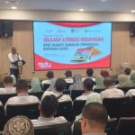 FOTO: Jelajah Literasi Keuangan yang digelar Bank Pembiayaan Rakyat Syariah (BPRS) Bhakti Sumekar bersama 50 penulis Sumenep, di kantor Otoritas Jasa Keuangan (OJK) Surabaya.