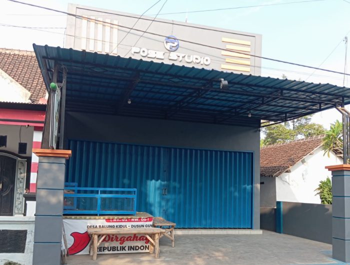 FOTO: Tampak depan studio foto terduga pelaku pelecehan terhadap sejumlah model di Jember, tampak sepi.