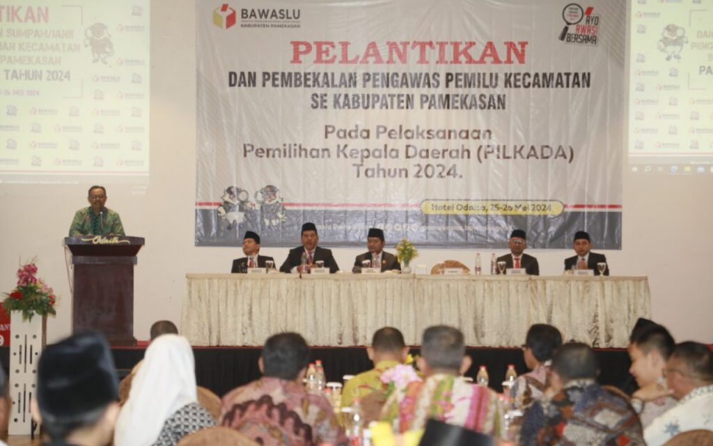 Hadiri Pelantikan Panwascam, Pj Sekda Pamekasan Berharap Jaga Integritas dan Netralitas