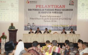 Hadiri Pelantikan Panwascam, Pj Sekda Pamekasan Berharap Jaga Integritas dan Netralitas