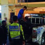 FOTO: Proses evakuasi kendaraan yang terlibat kecelakaan di sekitar jalan Hayam Wuruk, Kelurahan Sempusari, Kecamatan Kaliwates, Jember, Kamis malam (30/5/2024).