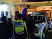 FOTO: Proses evakuasi kendaraan yang terlibat kecelakaan di sekitar jalan Hayam Wuruk, Kelurahan Sempusari, Kecamatan Kaliwates, Jember, Kamis malam (30/5/2024).