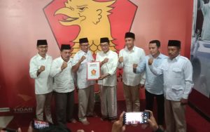 KH Kholilurrahman Mengambil Formulir Pendaftaran Bacabup di DPC Gerindra Pamekasan