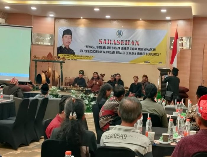 FOTO: Pelaku seni budaya Jember menggelar Sarasehan Seni Budaya yang digelar di Hotel Royal Jember, Sabtu (1/5/2024) petang.