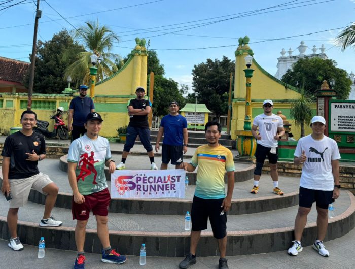 FOTO: Para dokter spesialis civitas RSUD dr H. Moh. Anwar Sumenep saat lari pagi bersama para dokter yang tergabung dalam the Specialist Runner Sumenep. Minggu (09 Juni 2024).