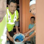FOTO: Warga Dusun Kauman, Desa Tempuejo, Kecamatan Tempurejo, Jember, menemukan bayi berjenis kelamin perempuan di dalam ember bekas cat. Senin (10/6/2024).
