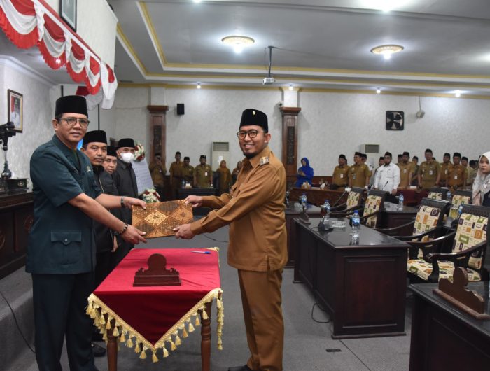 FOTO: Rapat paripurna DPRD Sumenep tentang Penetapan Raperda Pelaksanaan APBD Tahun 2023 berlangsung khidmat. (Dok. Humas dan Protokol Sekretariat DPRD Kabupaten Sumenep for wartazone.com).