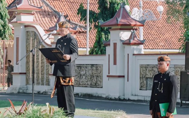 Foto: Pemerintah Kabupaten Pamekasan saat menggelar upacara Kesaktian Pancasila di lapangan Pendapa Agung Ronggosukowati.