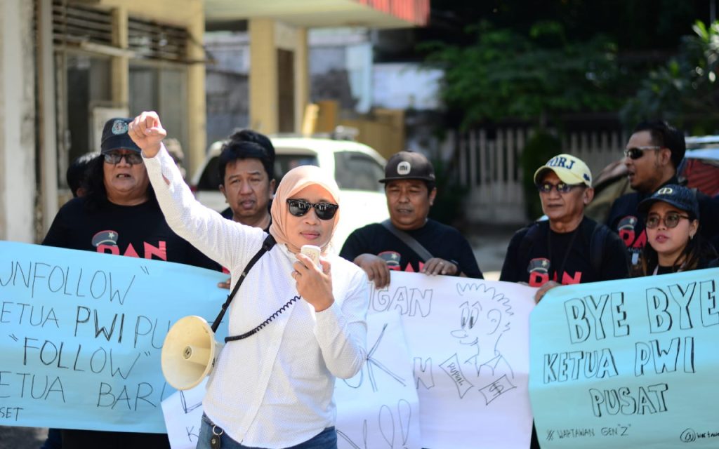 Kisruh PWI Pusat, Puluhan Wartawan Jatim Turun Jalan