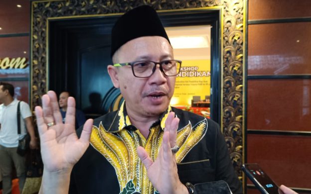 FOTO: Anggota Komisi X DPR RI, H.M Nur Purnamasidi, saat dikonfirmasi sejumlah wartawan disela kunjungannya ke Jember, Rabu (24/7/2024).