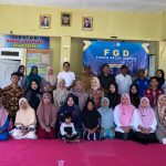 FOTO: Mahasiswa Posko 15 KKN IAIN Madura menggelar kegiatan Forum Group Diskusi (FGD) di Balai Desa Bicorong, Pakong, Pamekasan, Selasa (29/7/2024).