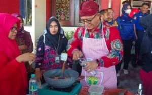 Lewat Lomba Memasak, Dirut BPRS Bhakti Sumekar Turut Meriahkan HUT ke-79 Kemerdekaan RI