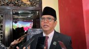FOTO: Ketua DPRD Kabupaten Sumenep, K. Abdul Hamid Ali Munir, saat memperingati Hari Ulang Tahun Republik Indonesia (HUT RI) ke-79. Sabtu (17/08/2024).