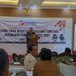 FOTO: Bawaslu Kabupaten Sumenep saat menggelar sosialisasi pengawasan partisipatif sekaligus launching pemetaan indeks kerawanan pemilihan (IKP) tahun 2024 bersama awak media di aula Hotel ASMI, Minggu (18 Agustus 2024).