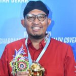 FOTO: Bupati Sumenep Achmad Fauzi Wongsojudo, usai menerima penghargaan Universal Health Coverage (UHC) Katagori Utama, dari Kementerian Koordinator Pembangunan Manusia dan Kebudayaan (Kemenko PMK) Republik Indonesia.