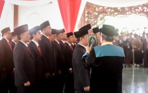 FOTO: Pengambilan sumpah 45 anggota DPRD Pamekasan 2024–2029, di Pendopo Ronggosukowati.