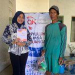 FOTO: OJK bersama LIKE saat mengadakan penyuluhan jasa keuangan dengan menyisir rumah-rumah warga di Kabupaten Sumenep.