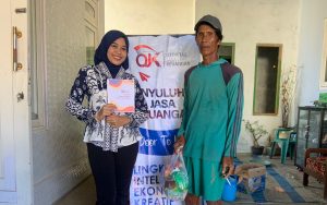 Tingkatkan Literasi Keuangan, OJK – LIKE Blusukan ke Rumah Warga di Sumenep