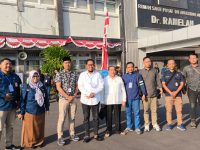 FOTO: KPU Sumenep saat melakukan pemeriksaan kesehatan bakal pasangan calon bupati-wakil bupati, di RSAL Dr Ramelan Surabaya.