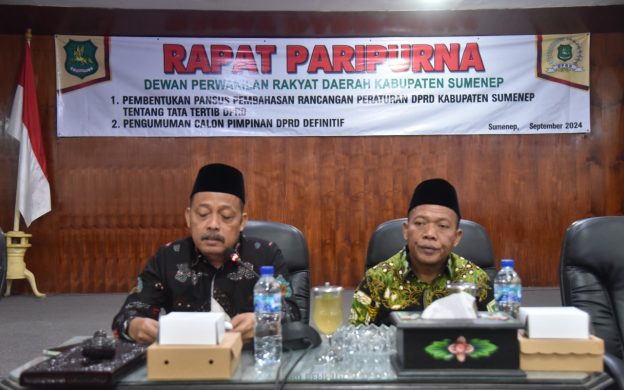 FOTO: Pimpinan sementara DPRD Kabupaten Sumenep, Madura, Jawa Timur, periode 2024-2029 saat memimpin rapat paripurna pengumuman calon pimpinan definitif. Kamis (5/9/2024).