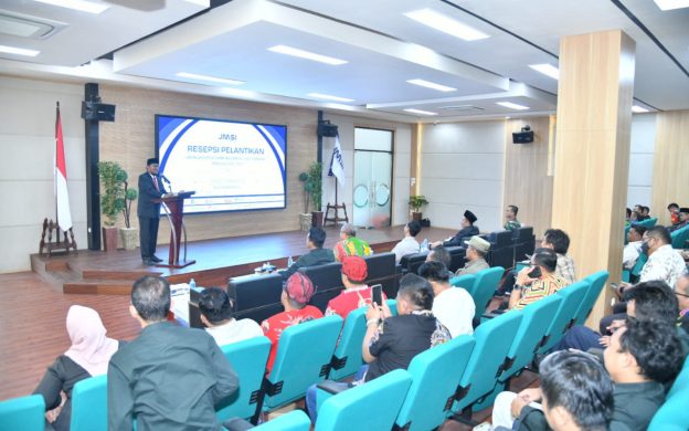 FOTO: Bupati Sumenep, Achmad Fauzi Wongsojudo saat menjadi keynote speaker pelantikan Jaringan Media Siber Indonesia (JMSI) Kabupaten Sumenep, Madura, Jawa Timur, periode 2024-2027. Kamis (12/09/2024).