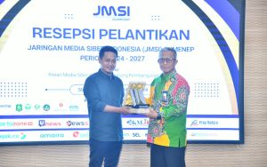 JMSI Award 2024, BPRS Bhakti Sumekar Terima Penghargaan Penggerak Literasi Keuangan