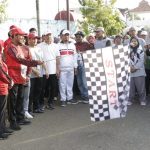 FOTO: Bupati Sumenep Achmad Fauzi Wongsojudo saat melepas peserta JJS, di GOR. A. Yani, Minggu (22/09/2024).