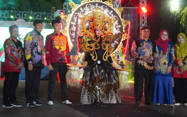FOTO: Bupati Sumenep Achmad Fauzi Wongsojudo, saat pembukaan Madura Ethnic Carnival (MEC) tahun 2024, Sabtu (21/09/2024) malam.