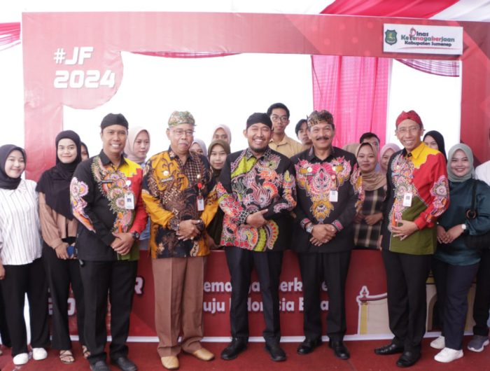 FOTO: Bupati Sumenep Achmad Fauzi Wongsojudo di sela-sela Pembukaan Job Fair, di Gedung KORPRI, Kamis (19/09/2024).