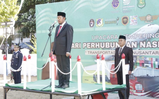 FOTO: Bupati Sumenep Achmad Fauzi Wongsojudo, saat memimpin Upacara Peringatan Hari Perhubungan Nasional 2024, di Lapangan Merdeka Kecamatan Kalianget.