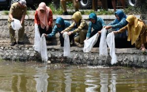 Ribuan KK di Bondowoso Terima Bantuan Ikan
