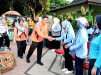 FOTO: Pj Bupati Bondowoso saat menghadiri acara peringatan HIMPAUDI.