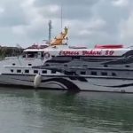 FOTO: Kapal cepat Ekspress Bahari bersandar di Pelabuhan Kalianget, Sumenep, Jawa Timur.