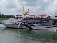 FOTO: Kapal cepat Ekspress Bahari bersandar di Pelabuhan Kalianget, Sumenep, Jawa Timur.