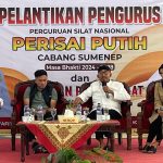 FOTO: Achmad Fauzi Wongsojudo selaku pembina saat menghadiri pelantikan pengurus Perguruan Silat Nasional (PSN) Perisai Putih Cabang Sumenep. Minggu (13/10/2024) di Pendopo Keraton.
