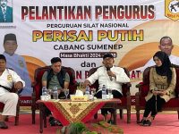 FOTO: Achmad Fauzi Wongsojudo selaku pembina saat menghadiri pelantikan pengurus Perguruan Silat Nasional (PSN) Perisai Putih Cabang Sumenep. Minggu (13/10/2024) di Pendopo Keraton.