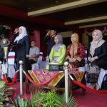 FOTO: Plt. Bupati Sumenep Dewi Khalifah saat menjadi pemimpin upacara peringatan Hari Kesaktian Pancasila, di halaman Kantor Bupati, Selasa (01/10/2024).