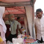 FOTO: Bupati Sumenep Achmad Fauzi Wongsojudo saat mengunjungi stan UMKM, Achmad Fauzi diketahui saat ini sedang cuti kampanye Pilkada 2024.