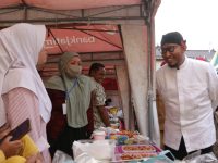 FOTO: Bupati Sumenep Achmad Fauzi Wongsojudo saat mengunjungi stan UMKM, Achmad Fauzi diketahui saat ini sedang cuti kampanye Pilkada 2024.