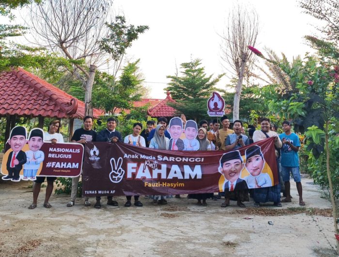 FOTO: Pemuda yang tergabung dalam Tunas Muda Achmad Fauzi (AF) dari Saronggi deklarasi pemenangan untuk pasangan Calon Bupati dan Wakil Bupati Kabupaten Sumenep, Nomor Urut 2, Achmad Fauzi dan Imam Hasyim (FAHAM).